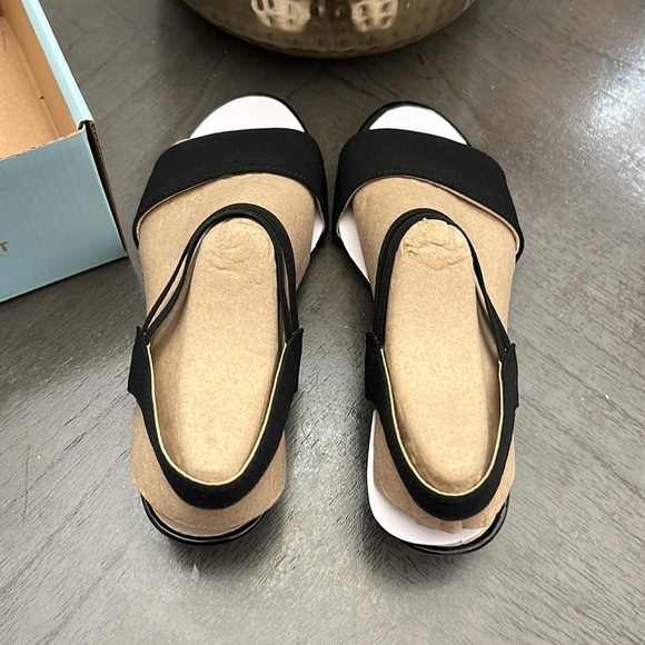 LifeStride Yolo Wedge Sandal - Picture 6 of 10